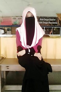Melayu berpurdah bogel