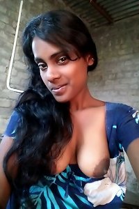 Desi indian villager girl show her bare selfie